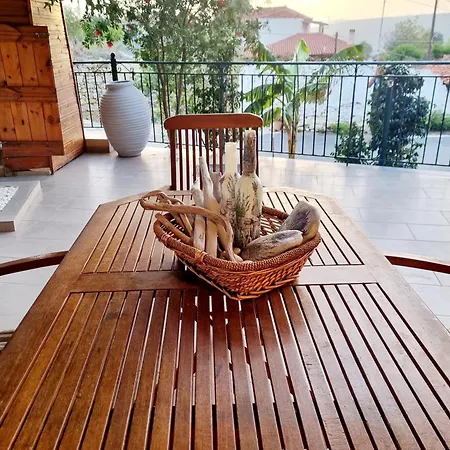 Maggie's Traditional * Pylos